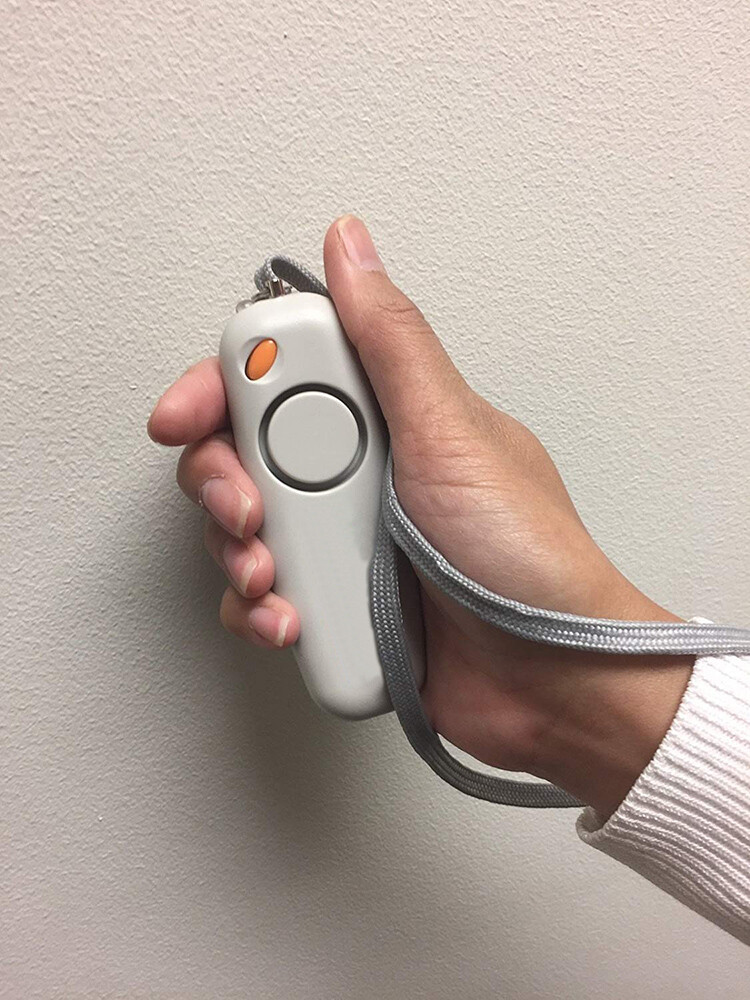 EA028 – OMG 130dB Personal Alarm – LED Flashlight - Alarm in Hand